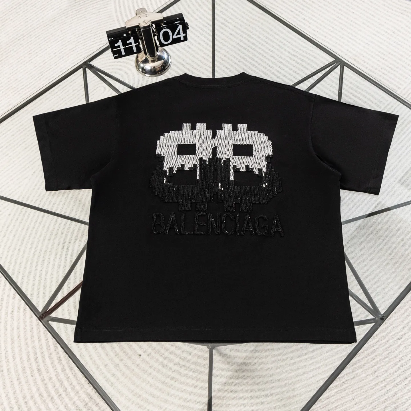 Balenciaga 26ss T T 。 • ： ， Red ， ； Same Style ， Black ， ， 。 • ： ， ， ； ， Breathable， 。 ： 、 ， ， ， 、 ， Versatile 。 Size：s—xl ：Black White